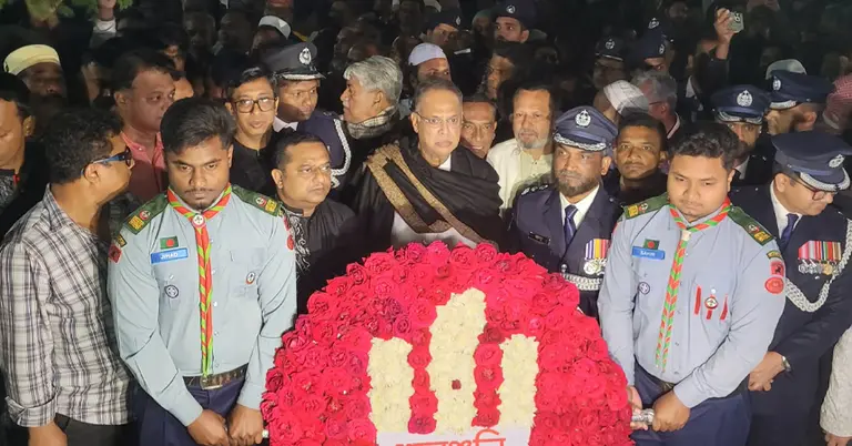 শহিদদের প্রতি শ্রদ্ধা জানান ইকবাল হাসান মাহমুদ